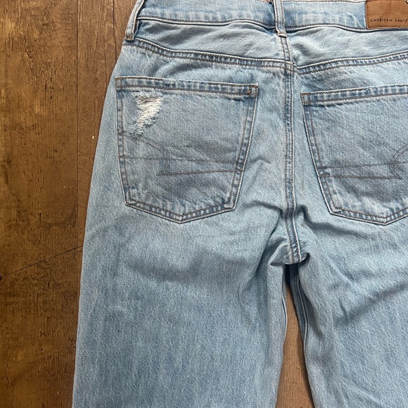 American Eagle 90s Straight Jeans Light Wash Distressed Ripped Denim Size 2 Long - Picture 12 of 12